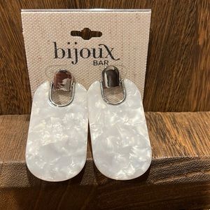 3/$18 Bijoux  Bar Pierced Earrings - New - Lot 072